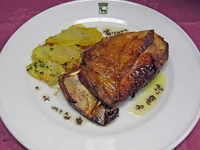 espatlla de xai rostida amb patates lioneses